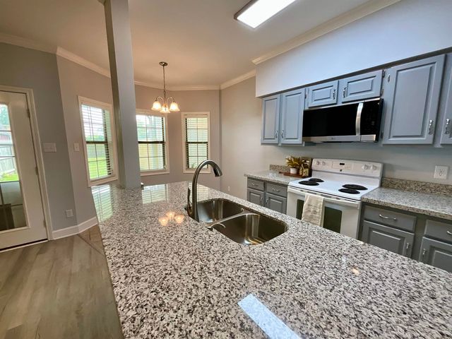212 Rue D'iberville, Houma, LA 70360