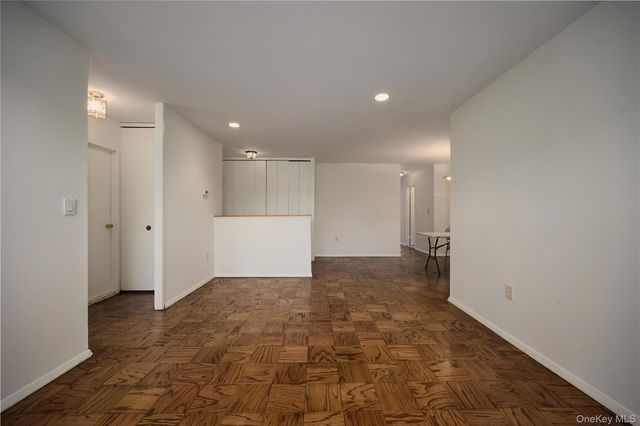 100 E Hartsdale Avenue 4DW, Hartsdale, NY 10530