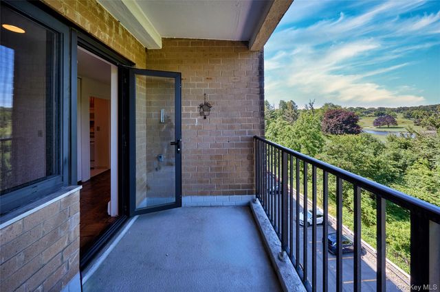100 E Hartsdale Avenue 4DW, Hartsdale, NY 10530