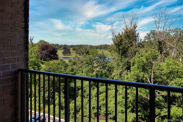 100 E Hartsdale Avenue 4DW, Hartsdale, NY 10530