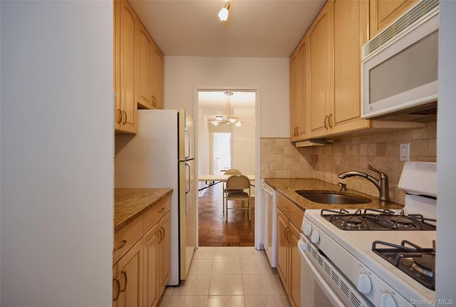 100 E Hartsdale Avenue 4DW, Hartsdale, NY 10530