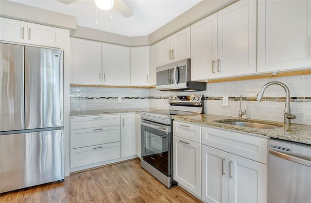 2517 GLEBE FARM CLOSE H-2, Sarasota, FL 34235
