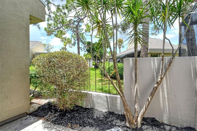 2517 GLEBE FARM CLOSE H-2, Sarasota, FL 34235