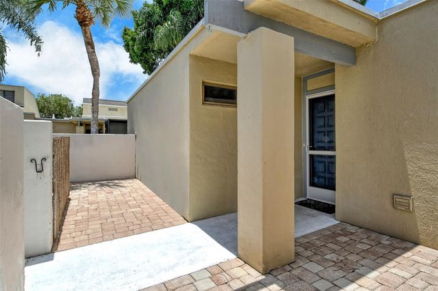 2517 GLEBE FARM CLOSE H-2, Sarasota, FL 34235