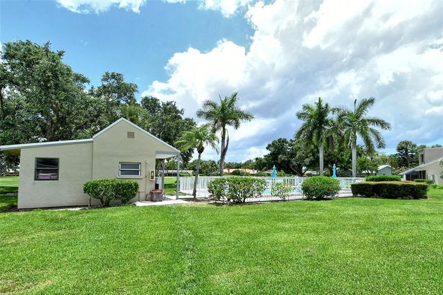 2517 GLEBE FARM CLOSE H-2, Sarasota, FL 34235