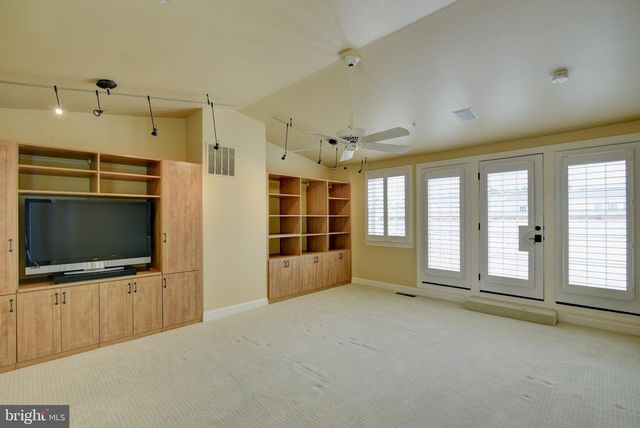 12198 CHANCERY STATION CIR, Reston, VA 20190