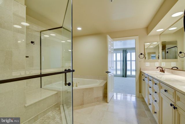 12198 CHANCERY STATION CIR, Reston, VA 20190