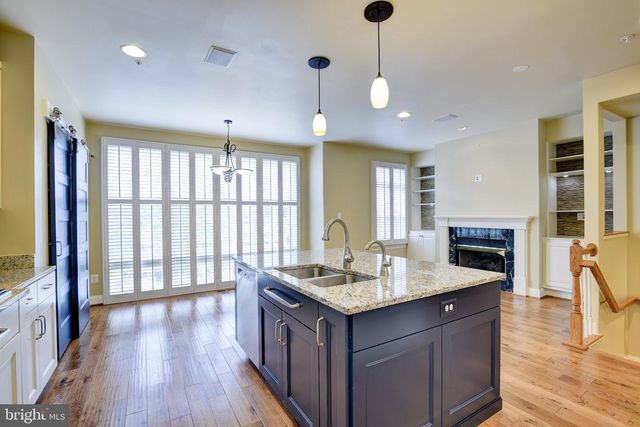 12198 CHANCERY STATION CIR, Reston, VA 20190