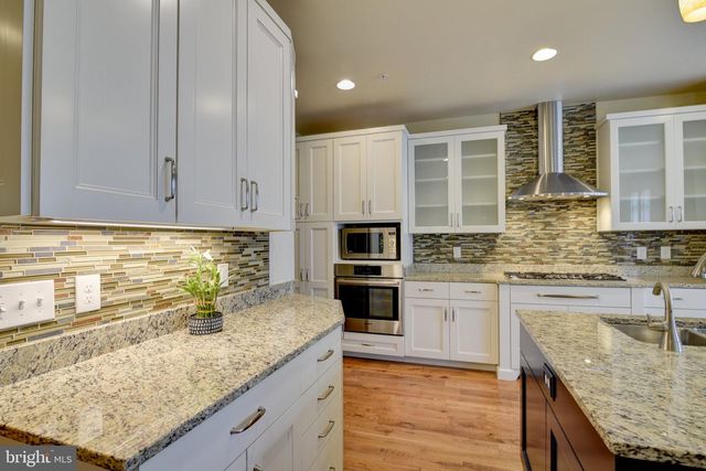 12198 CHANCERY STATION CIR, Reston, VA 20190