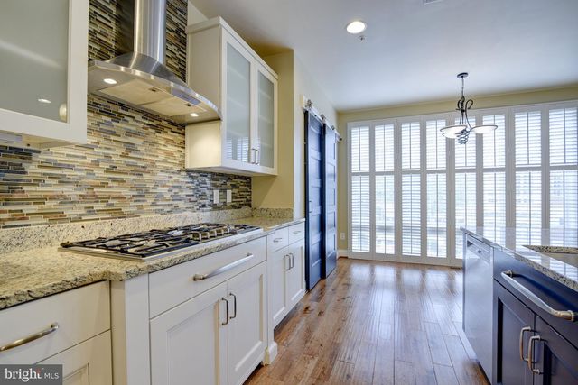 12198 CHANCERY STATION CIR, Reston, VA 20190