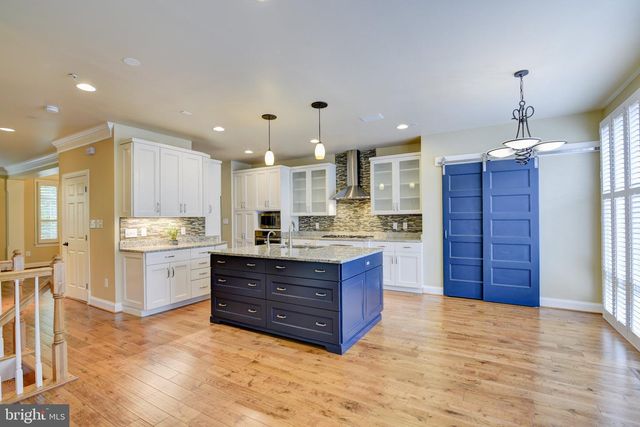 12198 CHANCERY STATION CIR, Reston, VA 20190