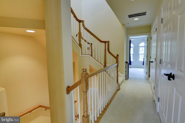 12198 CHANCERY STATION CIR, Reston, VA 20190