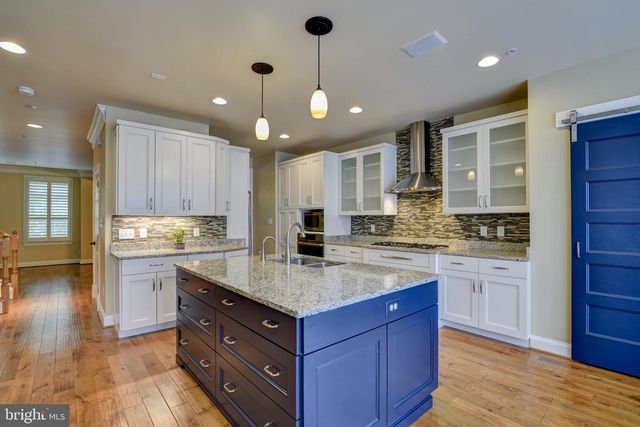 12198 CHANCERY STATION CIR, Reston, VA 20190