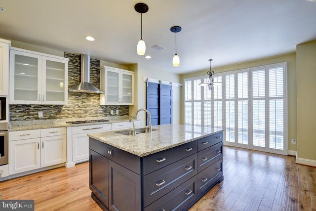 12198 CHANCERY STATION CIR, Reston, VA 20190
