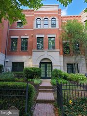 12198 CHANCERY STATION CIR, Reston, VA 20190