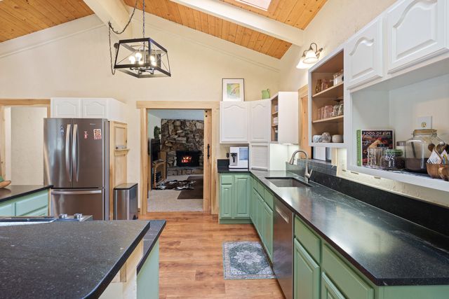 14850 Stagecoach, Sisters, OR 97759