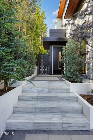 10747 Valleyheart Drive, Studio City, CA 91604