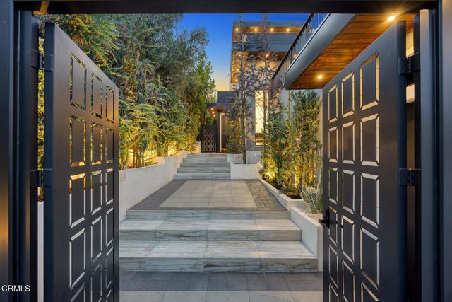 10747 Valleyheart Drive, Studio City, CA 91604