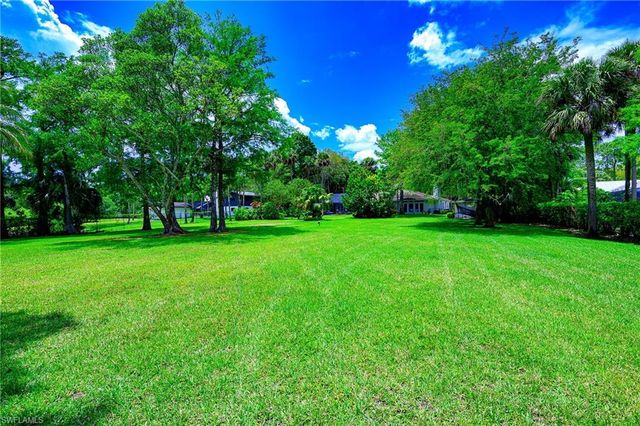 2760 70th ST SW, Naples, FL 34105