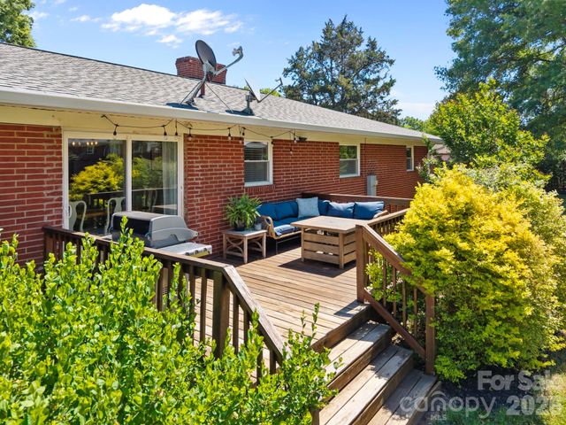 903 E Iredell Avenue, Mooresville, NC 28115