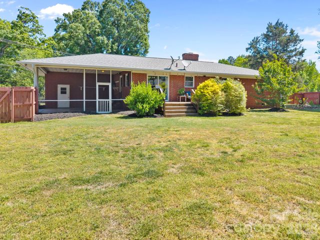 903 E Iredell Avenue, Mooresville, NC 28115