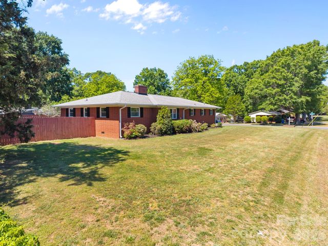 903 E Iredell Avenue, Mooresville, NC 28115