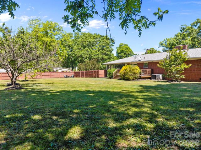 903 E Iredell Avenue, Mooresville, NC 28115