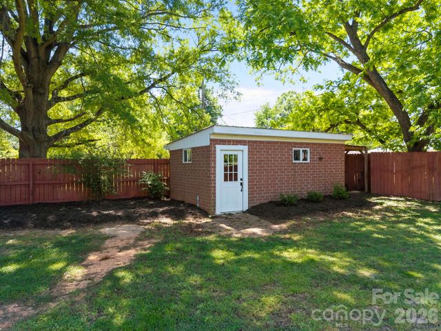 903 E Iredell Avenue, Mooresville, NC 28115