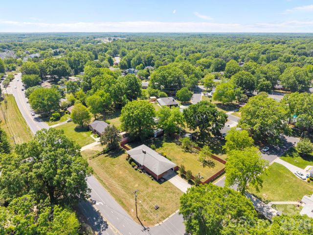 903 E Iredell Avenue, Mooresville, NC 28115