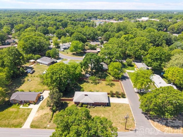 903 E Iredell Avenue, Mooresville, NC 28115