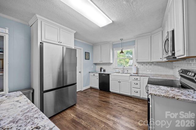 903 E Iredell Avenue, Mooresville, NC 28115