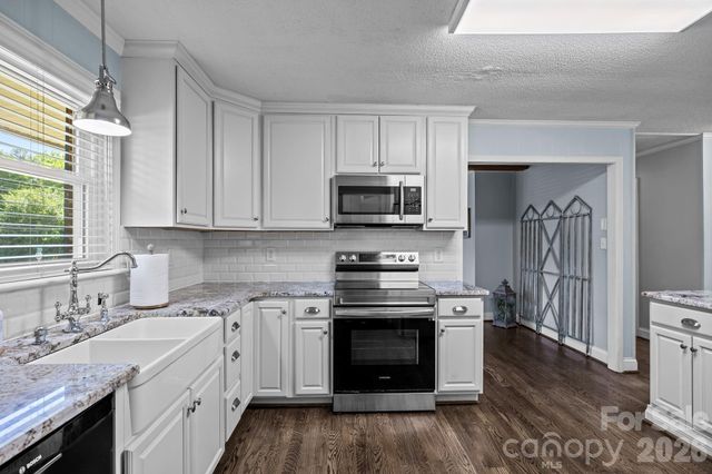903 E Iredell Avenue, Mooresville, NC 28115