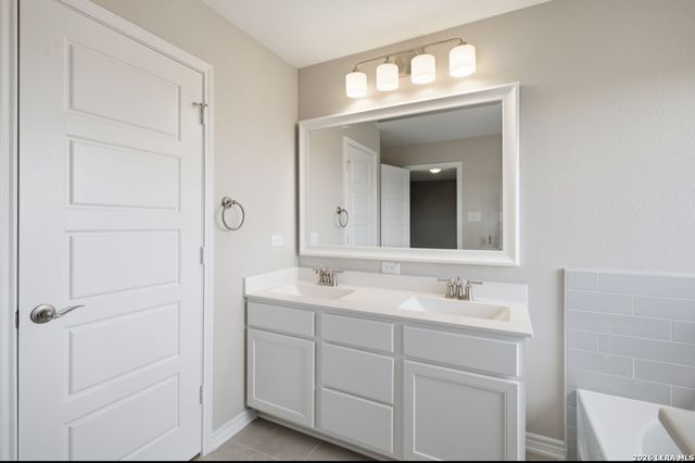 118 E Granite Shoals, Boerne, TX 78006