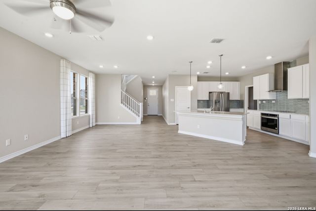 118 E Granite Shoals, Boerne, TX 78006