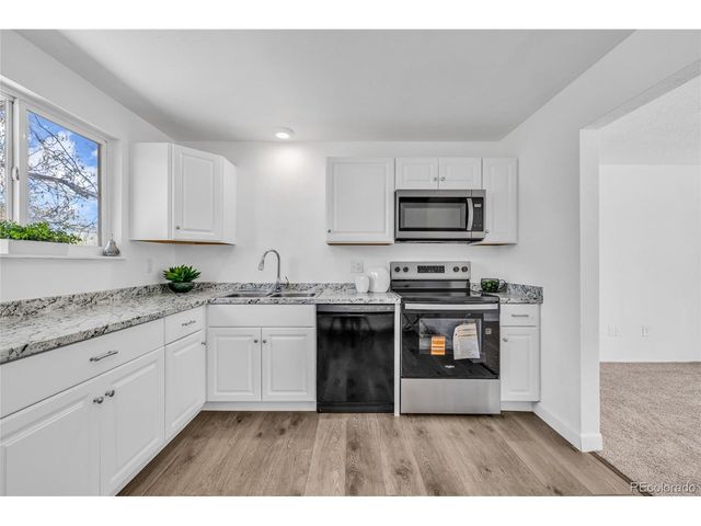 15949 E Brunswick Dr, Aurora, CO 80013