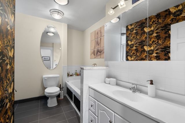 61 Cummins Hwy 3, Boston, MA 02131