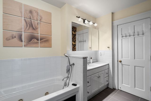 61 Cummins Hwy 3, Boston, MA 02131