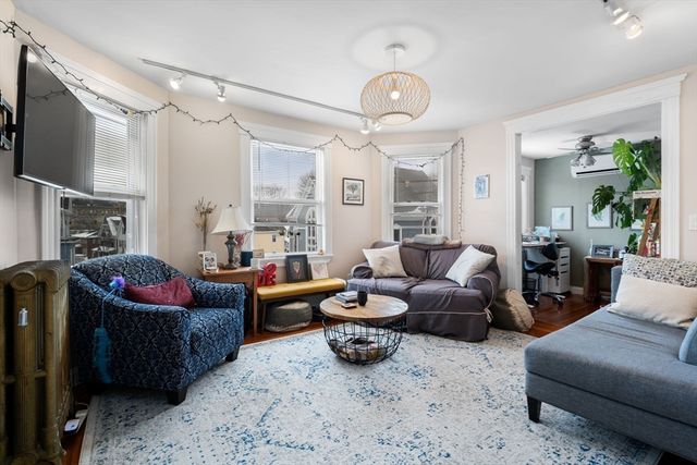 61 Cummins Hwy 3, Boston, MA 02131