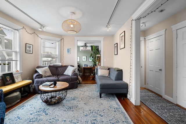 61 Cummins Hwy 3, Boston, MA 02131