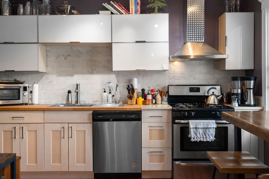 61 Cummins Hwy 3, Boston, MA 02131