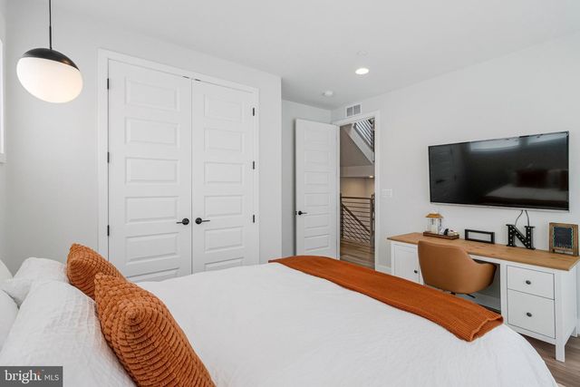6930 SILVER LINDEN ST, Bethesda, MD 20817
