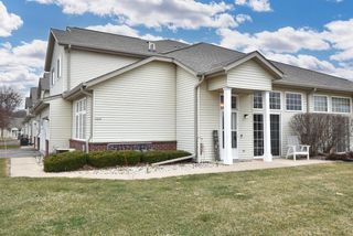 2424 Fox River PARKWAY #F, Waukesha, WI 53189