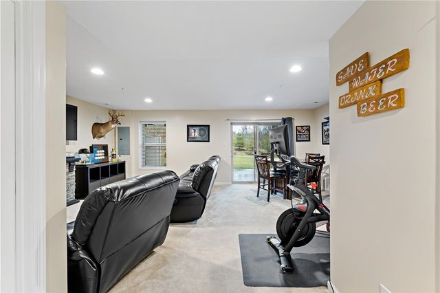 170 Arbor Trail Dr, Robinson Twp, PA 15136