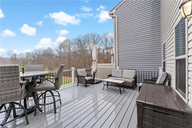 170 Arbor Trail Dr, Robinson Twp, PA 15136