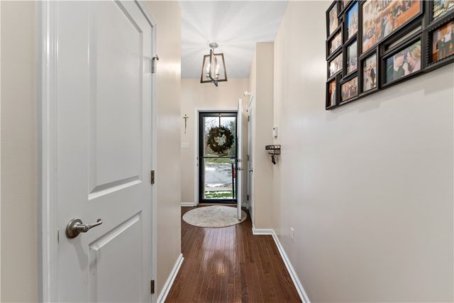 170 Arbor Trail Dr, Robinson Twp, PA 15136