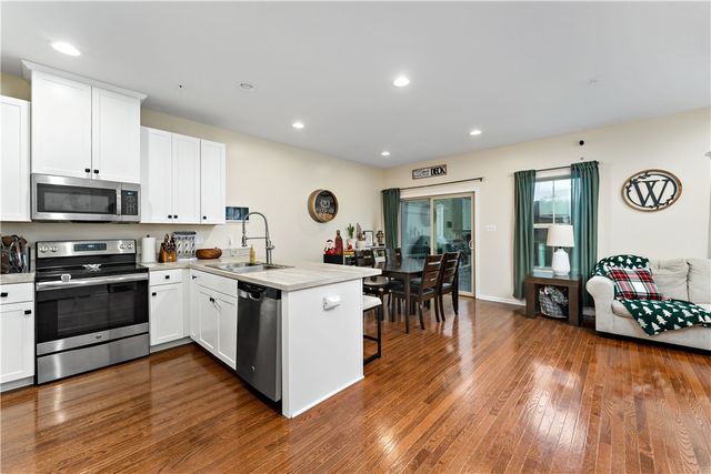 170 Arbor Trail Dr, Robinson Twp, PA 15136