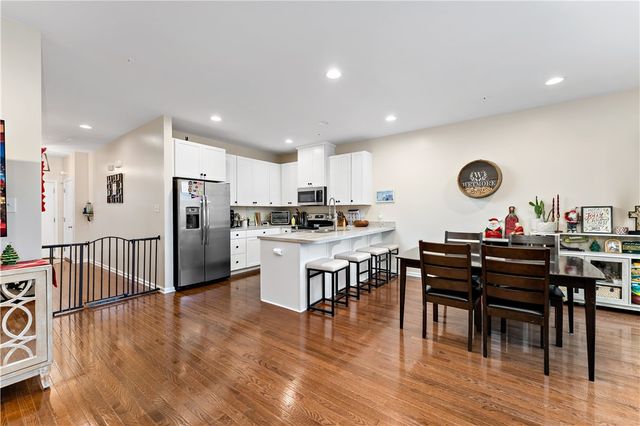 170 Arbor Trail Dr, Robinson Twp, PA 15136