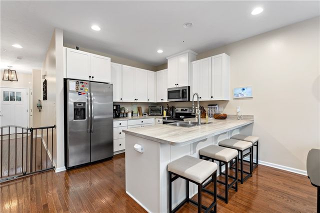 170 Arbor Trail Dr, Robinson Twp, PA 15136