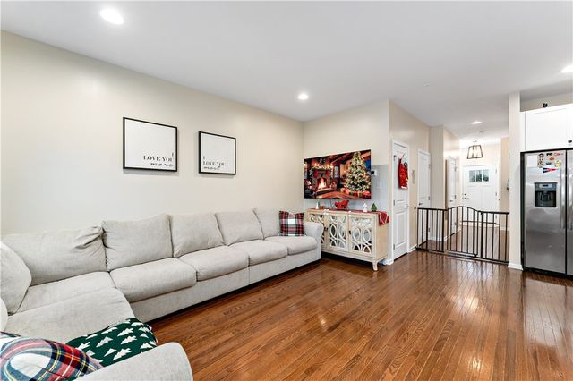 170 Arbor Trail Dr, Robinson Twp, PA 15136