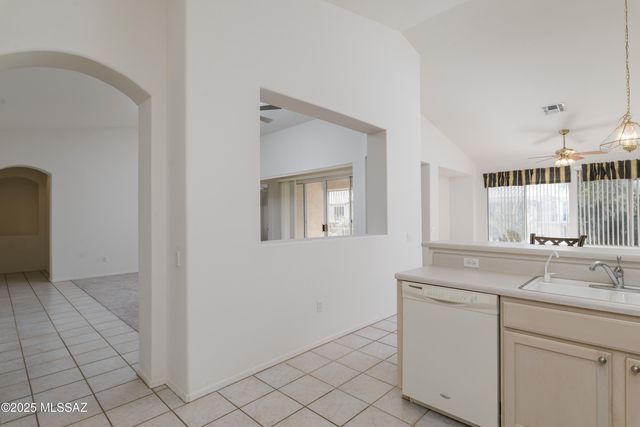 7653 W Starry Night Lane, Tucson, AZ 85743